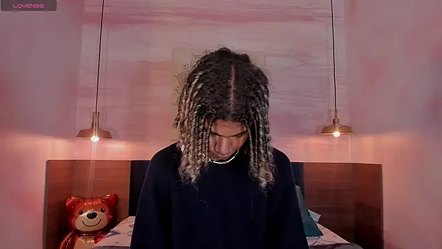 Snapshot of Maxim-Walker chatting on February 2025 03:04:01 AM Maxim-Walker online show from February 2025 03:04:01 AM