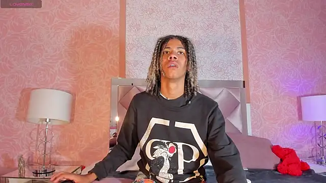 Snapshot of Maxim-Walker chatting on March 2025 03:02:02 AM Maxim-Walker online show from March 2025 03:02:02 AM