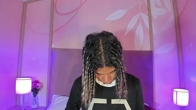 Snapshot of Maxim-Walker chatting on March 2025 03:12:01 AM Maxim-Walker online show from March 2025 03:12:01 AM