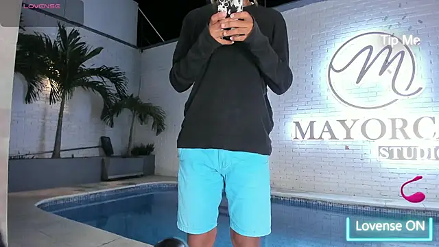 Snapshot of Maxim-Walker chatting on October 2025 06:12:02 AM Maxim-Walker online show from October 2025 06:12:02 AM