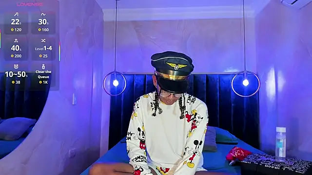 Snapshot of Maxim-Walker chatting on October 2025 03:18:02 AM Maxim-Walker online show from October 2025 03:18:02 AM