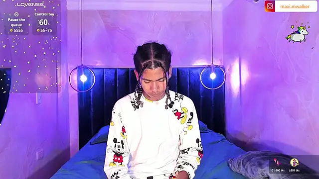 Snapshot of Maxim-Walker chatting on October 2025 03:07:02 AM Maxim-Walker online show from October 2025 03:07:02 AM