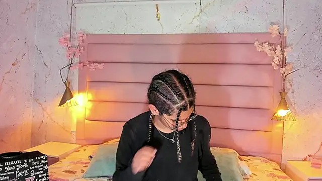 Snapshot of Maxim-Walker chatting on October 2025 03:03:02 AM Maxim-Walker online show from October 2025 03:03:02 AM