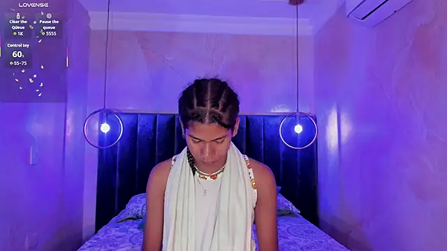 Snapshot of Maxim-Walker chatting on October 2025 02:47:02 AM Maxim-Walker online show from October 2025 02:47:02 AM