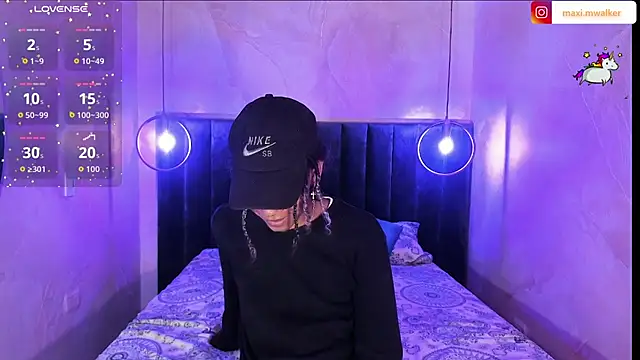 Snapshot of Maxim-Walker chatting on November 2025 03:08:02 AM Maxim-Walker online show from November 2025 03:08:02 AM