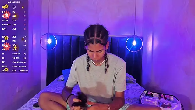 Snapshot of Maxim-Walker chatting on November 2025 03:29:02 AM Maxim-Walker online show from November 2025 03:29:02 AM