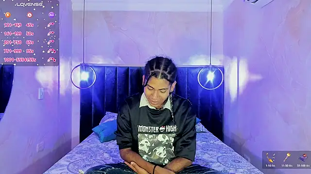 Snapshot of Maxim-Walker chatting on November 2025 03:05:02 AM Maxim-Walker online show from November 2025 03:05:02 AM