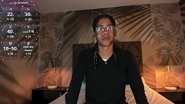 Snapshot of Maxim-Walker chatting on November 2025 04:00:01 AM Maxim-Walker online show from November 2025 04:00:01 AM