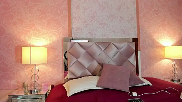 Snapshot of Maxim-Walker chatting on November 2025 03:12:02 AM Maxim-Walker online show from November 2025 03:12:02 AM