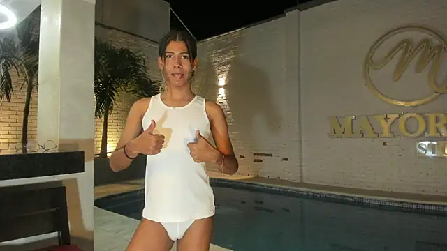 Snapshot of Maxim-Walker chatting on November 2025 03:09:02 AM Maxim-Walker online show from November 2025 03:09:02 AM