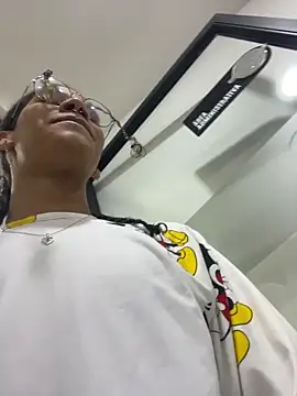 Snapshot of Maxim-Walker chatting on November 2025 02:47:02 AM Maxim-Walker online show from November 2025 02:47:02 AM