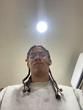 Snapshot of Maxim-Walker chatting on December 2025 03:03:01 AM Maxim-Walker online show from December 2025 03:03:01 AM