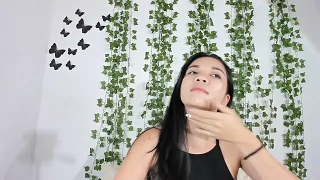 Snapshot of Emiily_Parkerr chatting on February 2026 03:03:02 AM Emiily Parkerr online show from February 2026 03:03:02 AM