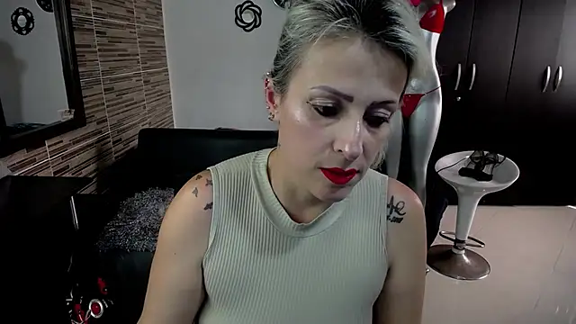 Emma Rizzoo online show from February 2025 07:40:02 PM