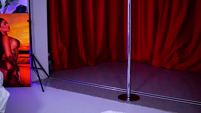 NatyDesiree online show from December 2025 05:04:02 AM