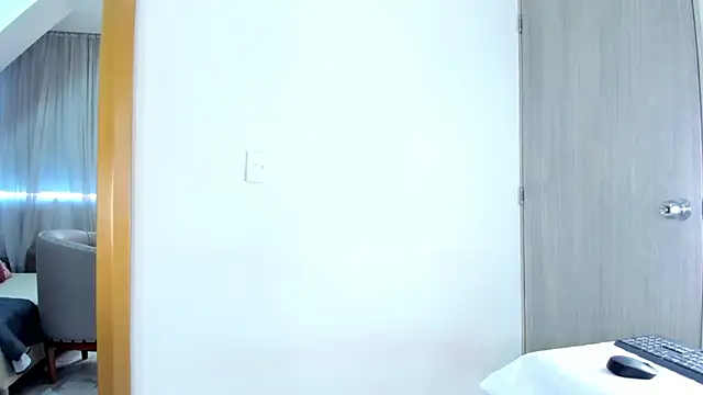 SofiaRios04 online show from November 2025 12:38:01 PM