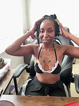 LeyaHoneybuns online show from February 2026 04:34:02 PM