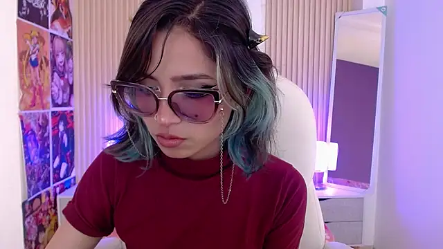 Snapshot of avery_fox chatting on December 2024 07:11:01 PM avery fox online show from December 2024 07:11:01 PM