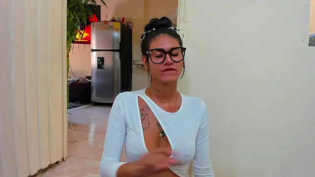 Snapshot of Samantha__latinaXXX chatting on March 2026 03:51:02 PM Samantha latinaXXX online show from March 2026 03:51:02 PM