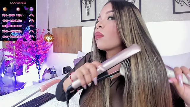 nahomiidasilva  online show from December 2024 06:09:01 PM