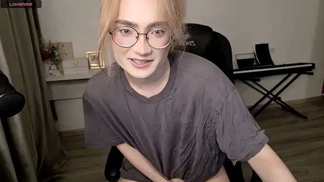 Snapshot of CuteYukiKun chatting on July 2026 12:57:02 PM CuteYukiKun online show from July 2026 12:57:02 PM