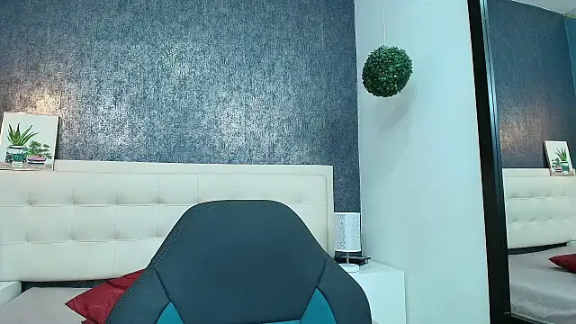 Lindsey8 online show from March 2025 04:13:01 PM