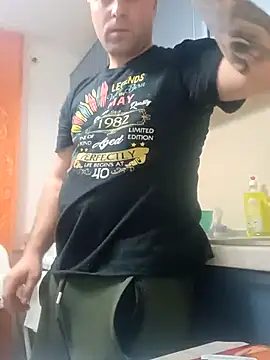 LucianM6 online show from November 2025 03:01:02 PM