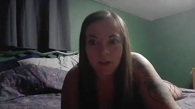 Snapshot of Glitt3rqueen341 chatting on October 2025 03:47:02 AM Glitt3rqueen341 online show from October 2025 03:47:02 AM