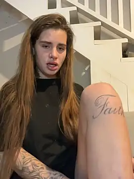 Snapshot of EmiliaCatalina chatting on December 2024 02:19:01 AM EmiliaCatalina online show from December 2024 02:19:01 AM