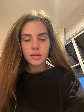 Snapshot of EmiliaCatalina chatting on February 2025 10:59:01 PM EmiliaCatalina online show from February 2025 10:59:01 PM