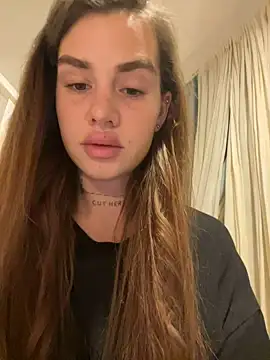 Snapshot of EmiliaCatalina chatting on February 2025 03:01:02 AM EmiliaCatalina online show from February 2025 03:01:02 AM