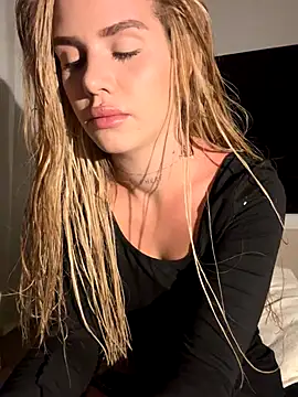 Snapshot of EmiliaCatalina chatting on September 2025 01:27:02 AM EmiliaCatalina online show from September 2025 01:27:02 AM