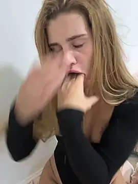 Snapshot of EmiliaCatalina chatting on October 2025 09:56:01 PM EmiliaCatalina online show from October 2025 09:56:01 PM