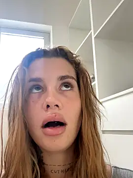 Snapshot of EmiliaCatalina chatting on October 2025 06:41:02 PM EmiliaCatalina online show from October 2025 06:41:02 PM