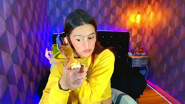 LiaHarryis online show from December 2025 05:19:02 PM