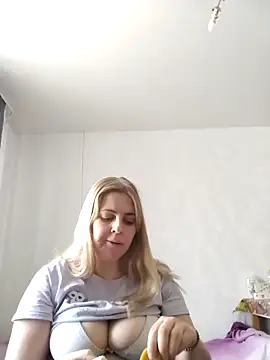 Lady nice cat online show from March 2025 07:19:02 AM