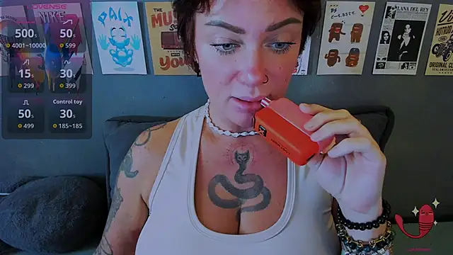 Snapshot of EllieOz chatting on June 2026 04:53:02 PM EllieOz online show from June 2026 04:53:02 PM