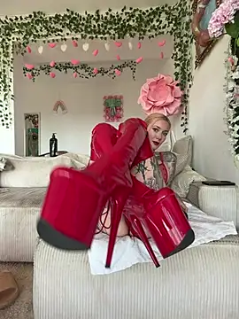 Stella-Kink online show from March 2026 01:39:01 PM