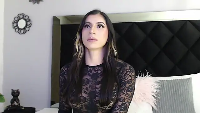 KinaCooper online show from November 2025 06:30:01 PM