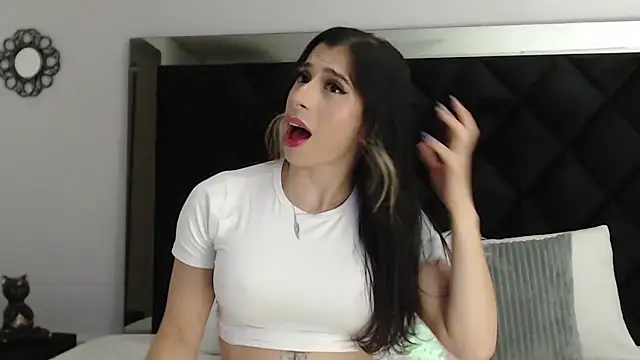 KinaCooper online show from December 2025 05:43:02 PM