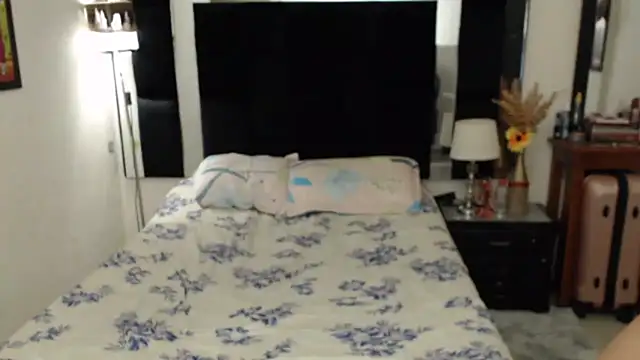 CATRINA-83 online show from November 2025 07:24:02 PM