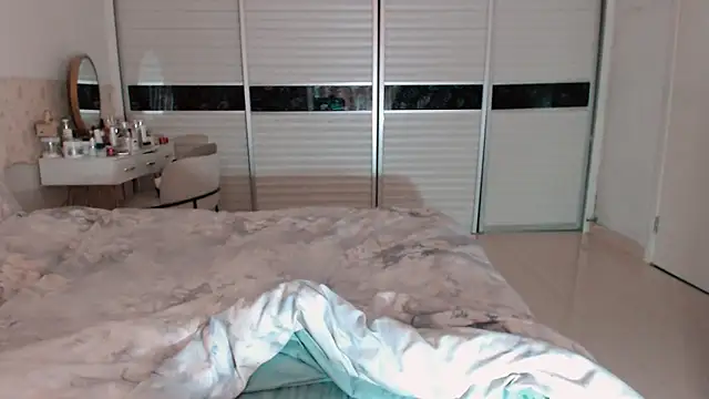 -Lucky Girl online show from November 2025 02:01:02 AM