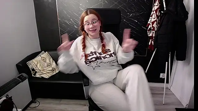 littleviki7 online show from January 2025 10:38:01 AM