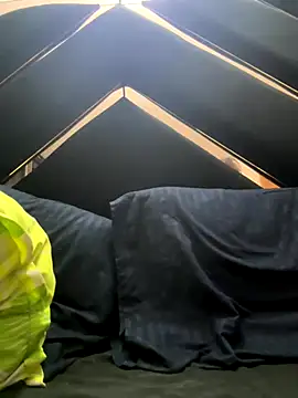 emmyjhonson07 online show from September 2025 02:00:01 AM