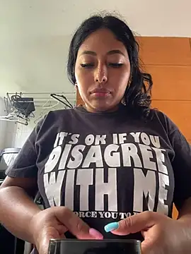 emmyjhonson07 online show from October 2025 02:04:01 PM