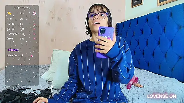 Snapshot of shybutdirtygirrll chatting on December 2024 12:24:01 PM shybutdirtygirrll online show from December 2024 12:24:01 PM