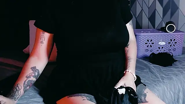 Snapshot of shybutdirtygirrll chatting on October 2025 07:23:02 PM shybutdirtygirrll online show from October 2025 07:23:02 PM