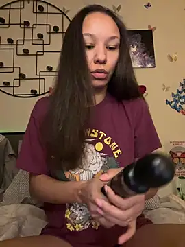 Snapshot of _Neeka_ chatting on January 2025 11:21:02 AM Neeka online show from January 2025 11:21:02 AM