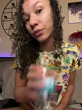 Snapshot of _Neeka_ chatting on January 2025 11:15:02 AM Neeka online show from January 2025 11:15:02 AM
