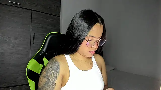 leila 22 online show from February 2025 01:42:01 PM